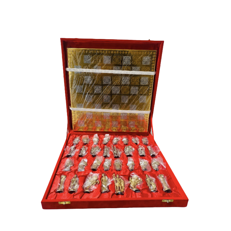 Messing skaksæt med håndgraverede skakbrikker (36 cm)