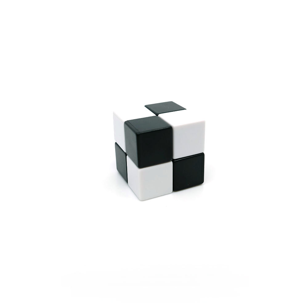 2x2x2 sort/hvid cube